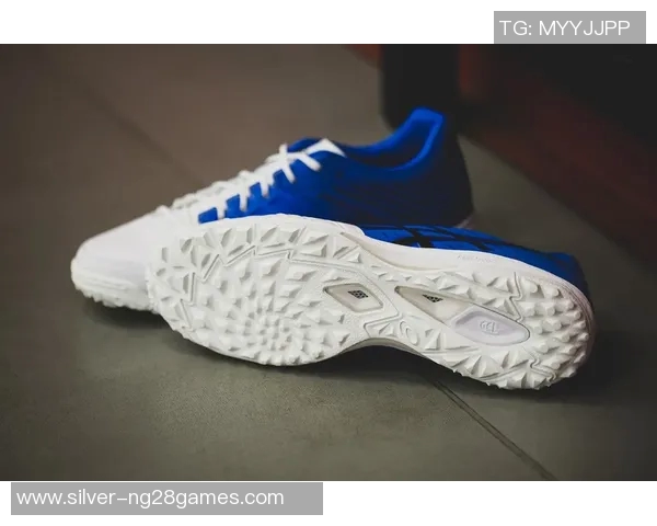 高端足球鞋TF系列助你在球场上展现非凡实力与风采